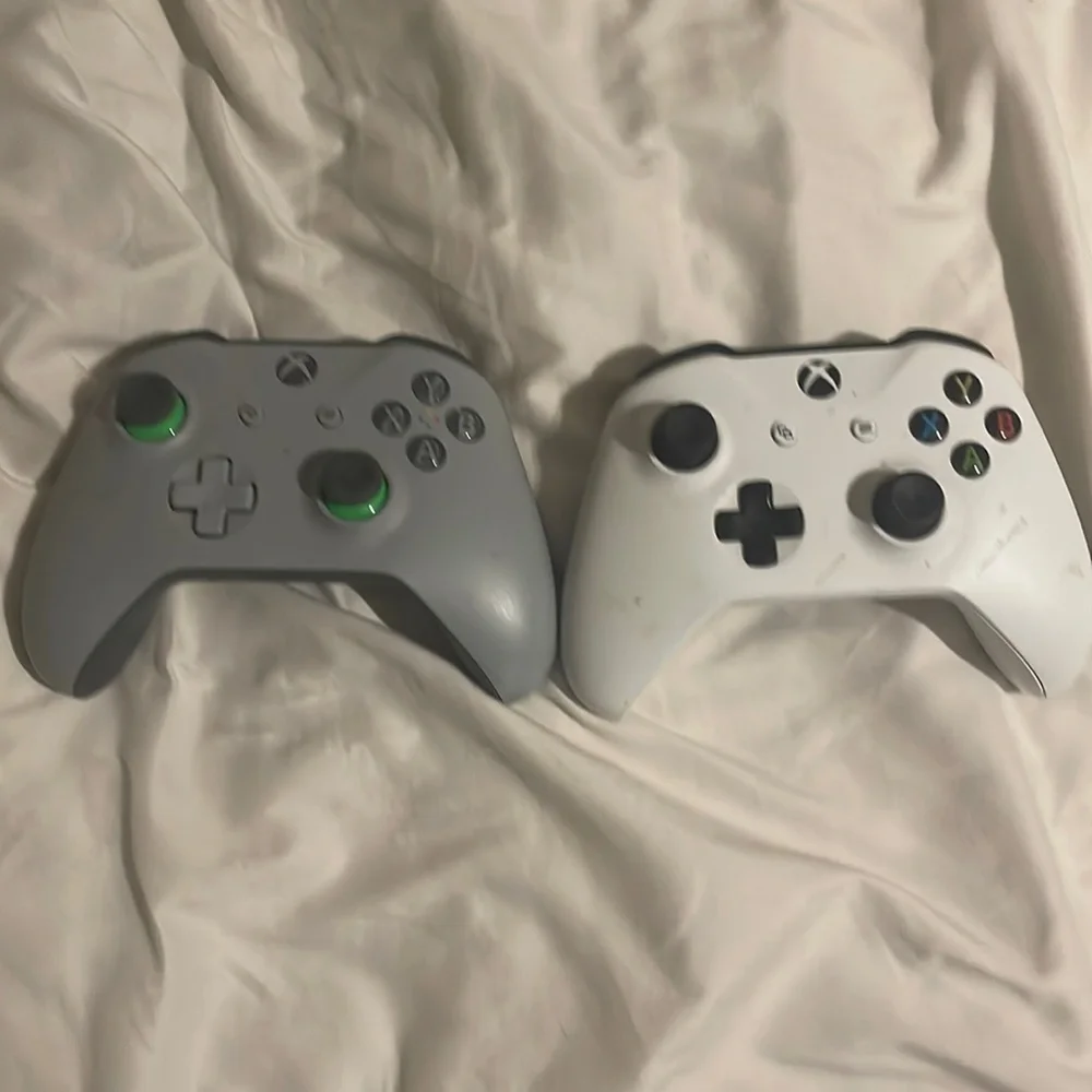 Xbox One Controllers - Picture 1 of 1